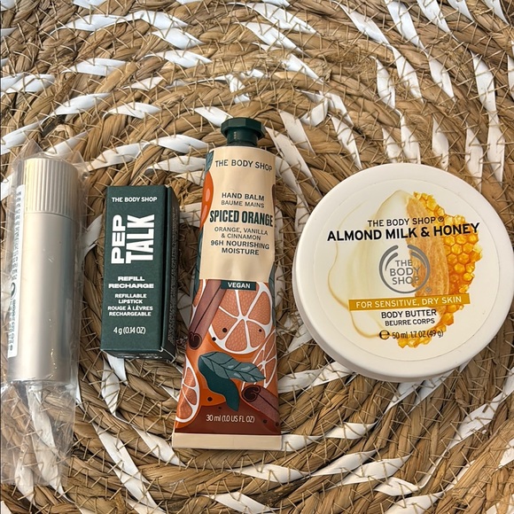 Skincare Set and Lipstick with case • The Body Shop - Picture 1 of 7